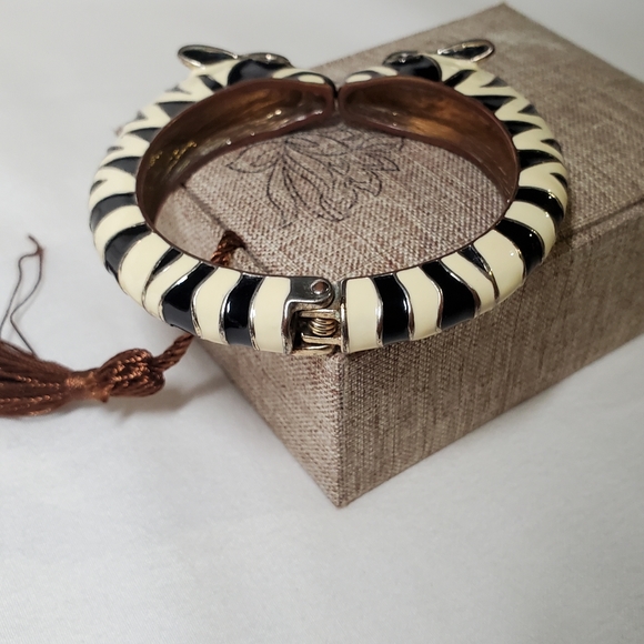 CLEARANCE-now or never! - Picture 4 of 5